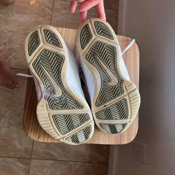 USED Nike Air Baseline Low Men’s 7.5 Basketball Shoes White Silver 386240-111 - Picture 6 of 8